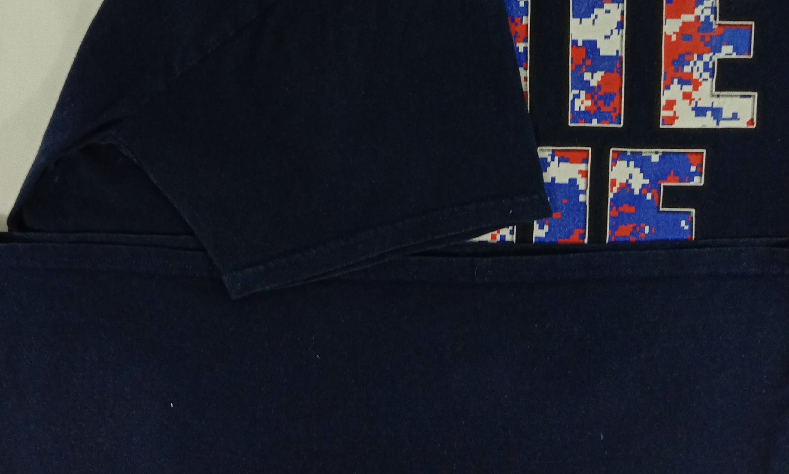 Vintage Vintage Red White Blue USA Army Design T Shirt Size US L / EU 52-54 / 3 - 4 Thumbnail