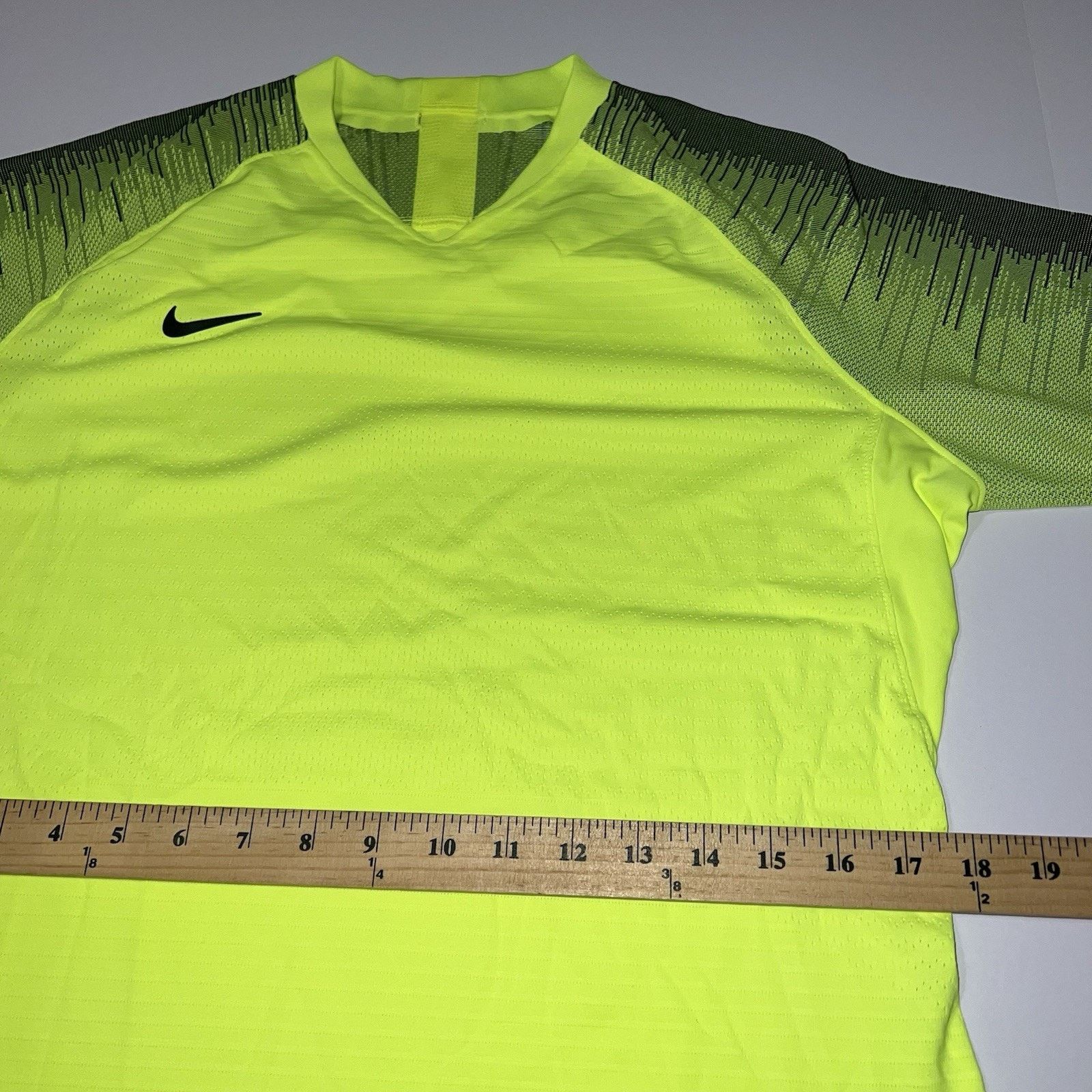 Nike Nike Vaporknit II Soccer Shirt Jersey Volt Large AQ2727-702 Size L / US 10 / IT 46 - 5 Thumbnail