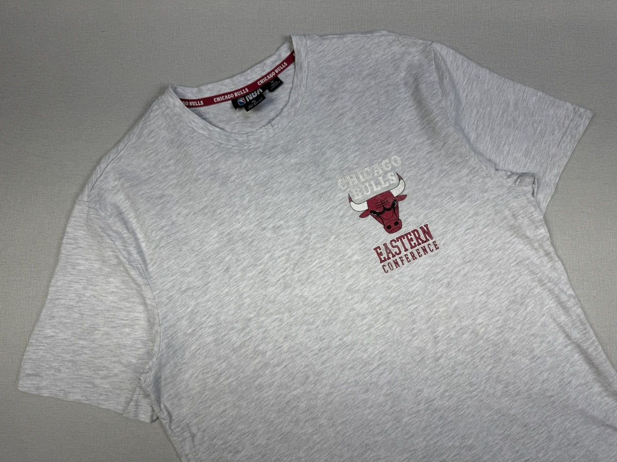 NBA × Vintage Men’s Vintage NBA Chicago Bulls T-Shirt size M Size US M / EU 48-50 / 2 - 3 Thumbnail