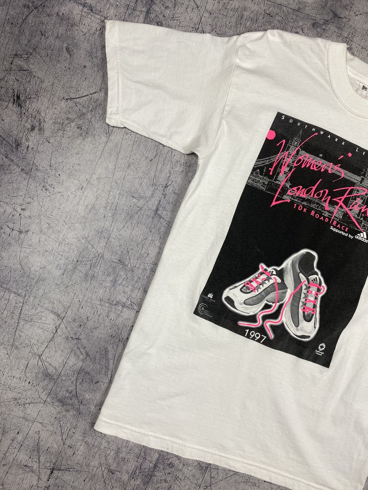 Adidas × Vintage Vintage Women’s London Run 10k Road Race By Adidas Tee 98s Size S / US 4 / IT 40 - 3 Thumbnail