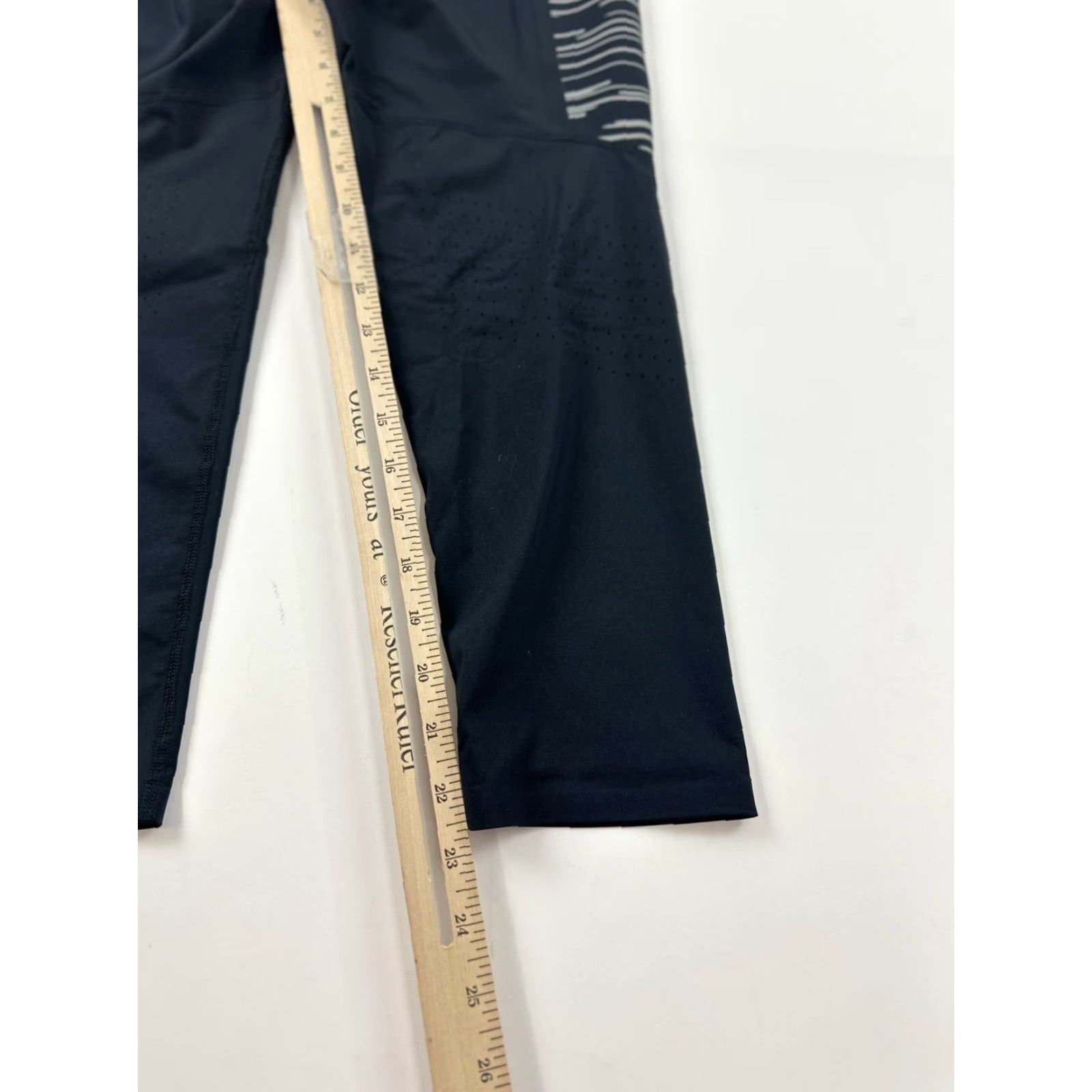 New Balance New Balance Leggings Women’s M Black Compression Leg Activewear Cross Training Running Yoga Pattern Striped Blue Size 32" / US 10 / IT 46 - 7 Thumbnail