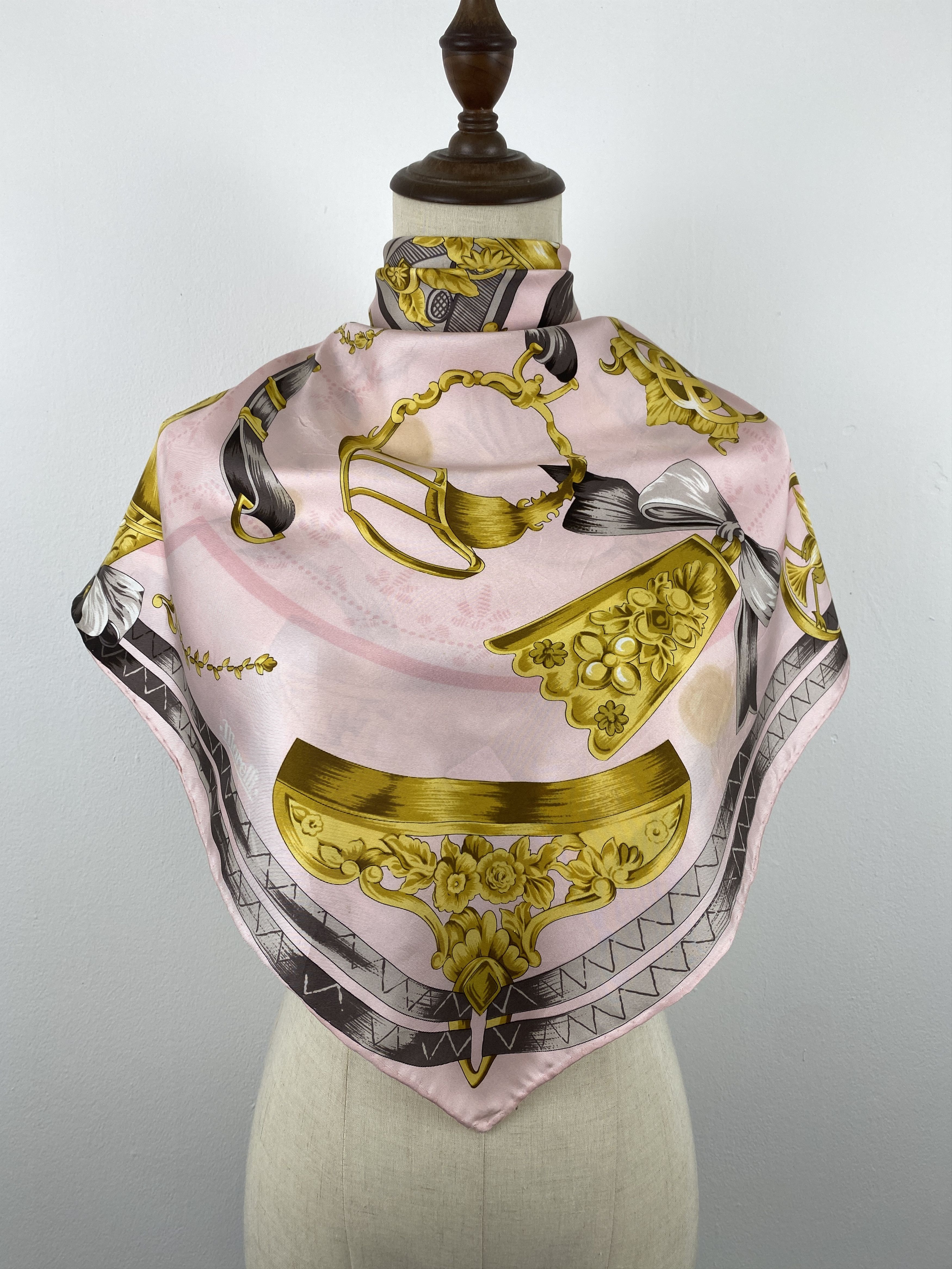 Japanese Brand Vintage Japanese Brand Chain Silk Scarf SN0145 Size ONE SIZE - 1 Thumbnail