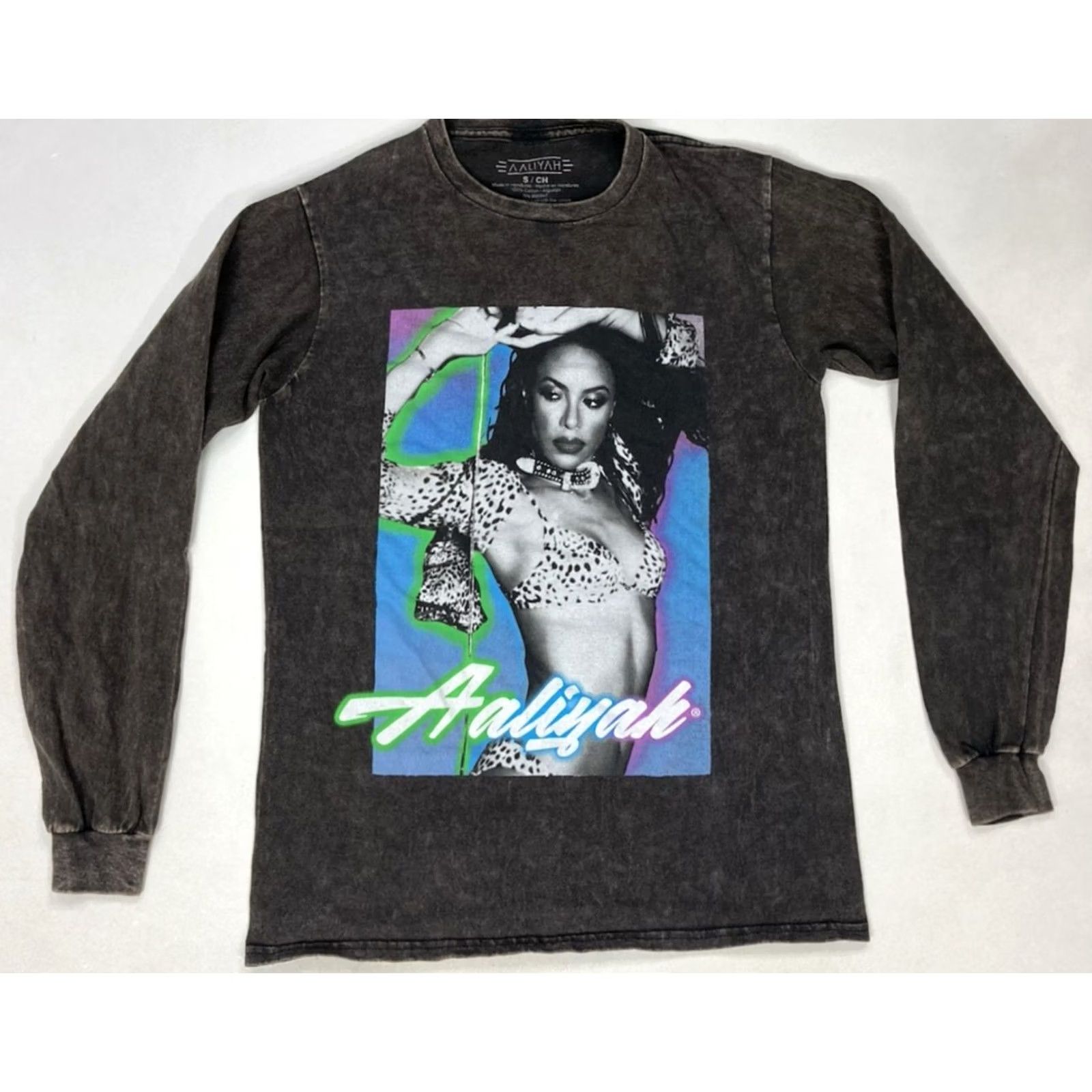 Vintage VINTAGE AAliyah T-shirt Women Small Black Acid Wash Long Sleeve Music Shirt Ladies Small Black Paint Size S / US 4 / IT 40 - 2 Thumbnail