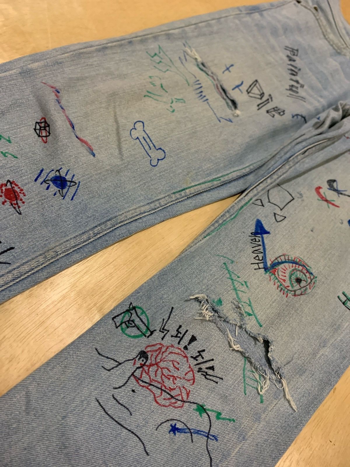 Japanese Brand Holister Distressed Denim Grafiti Jeans Size US 33 - 5 Thumbnail