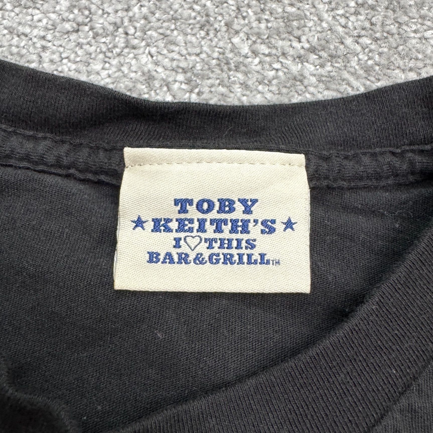 Vintage Toby Keith T-Shirt Men's Small Black I Love This Bar & Grill Graphic Tee Retro 2000s Mens Size US S / EU 44-46 / 1 - 4 Thumbnail