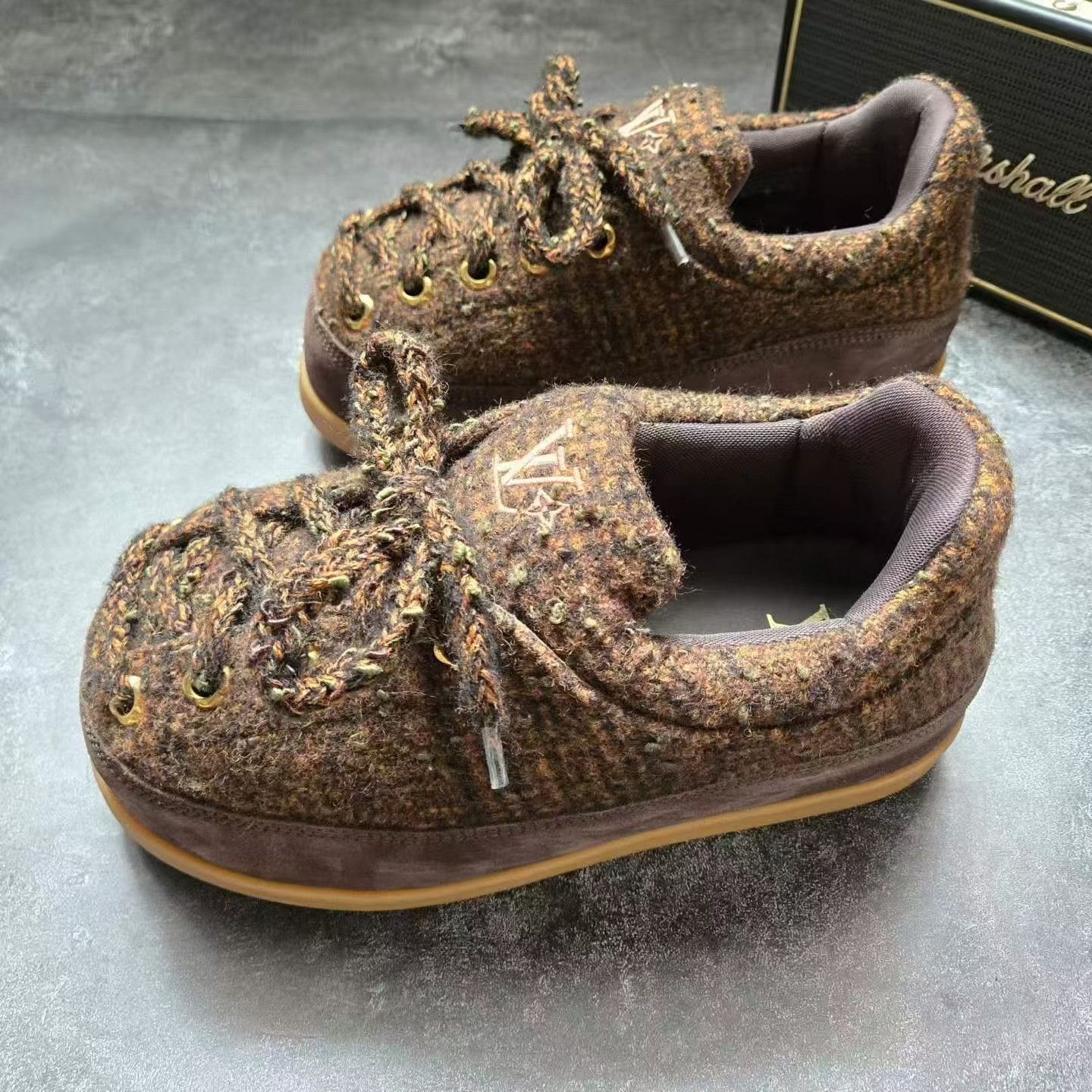 Balenciaga Balenciaga Collab Gold Lowtop Sneakers 8 Men Size US 8 / EU 41 - 1 Thumbnail