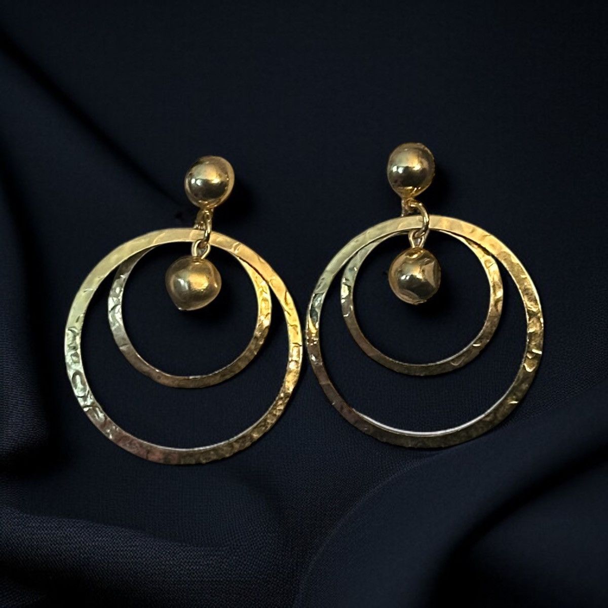 Other Gold tone layered hammered circle hoop earrings Size ONE SIZE - 1 Thumbnail