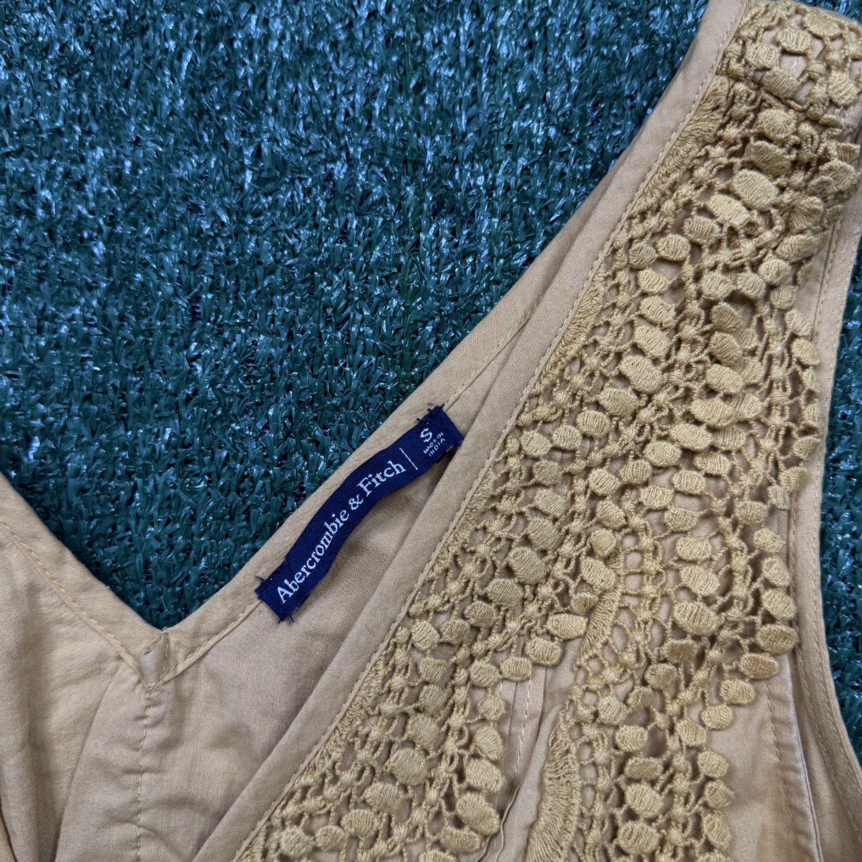 Abercrombie & Fitch VINTAGE Abercrombie & Fitch Blouse Shirt Womens S Yellow Sleeveless Top Knit Crew Neck Cropped Solid Casual Sleeveless 90s Size S / US 4 / IT 40 - 4 Thumbnail