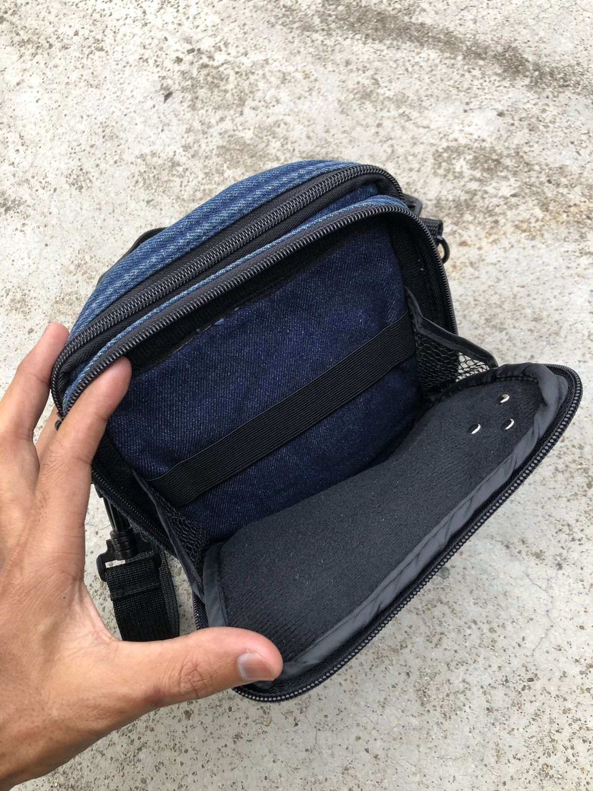 HOLLYWOOD RANCH MARKET DENIM SLINGBAG BY CASE LOGIC X HR MARKET Size ONE SIZE - 7 Thumbnail