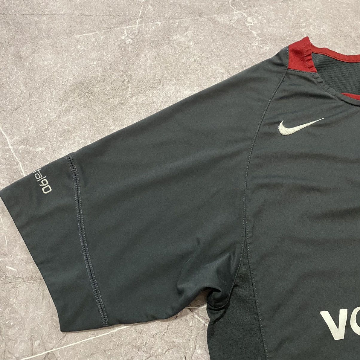 Nike VINTAGE NIKE MANCHESTER UNITED TEE SOCCER JERSEY CENTER LOGO Size US M / EU 48-50 / 2 - 2 Thumbnail