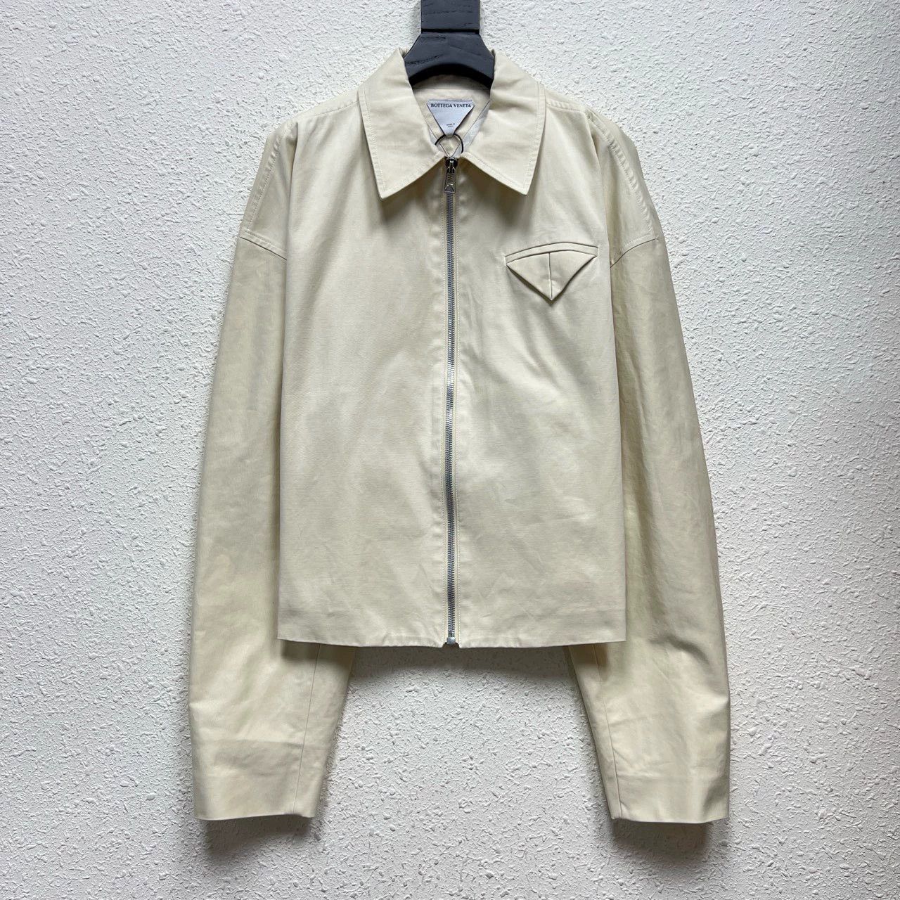 beige triangle pocket silhouette jacket
