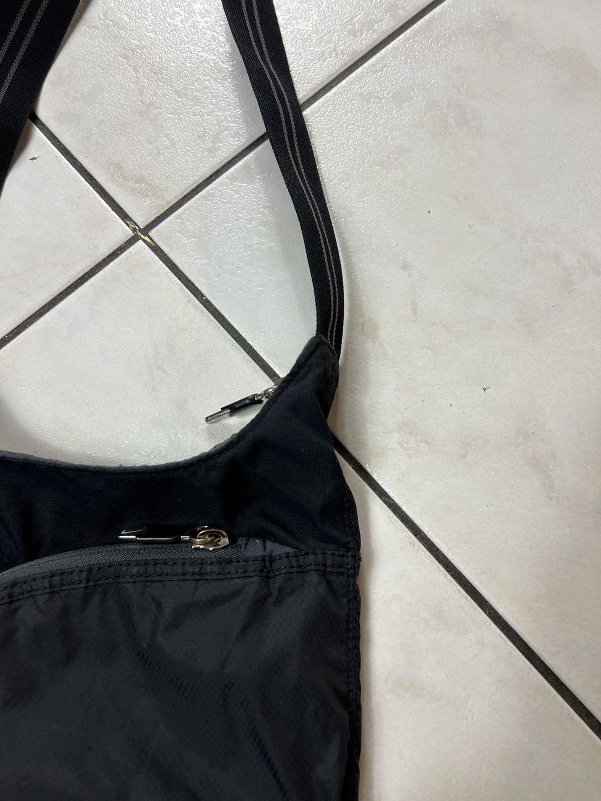 Nike Vintage Nike y2k shoulder bag crossbody drill swoosh logo Size ONE SIZE - 6 Thumbnail