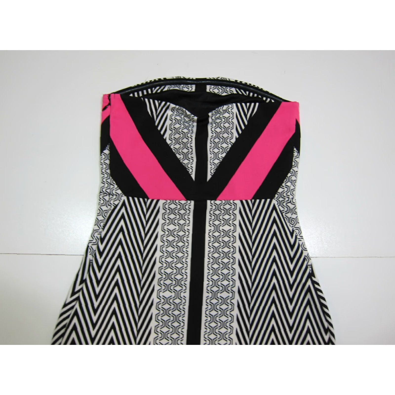 Express Express Black Pink Geometric Stretch Bodycon Sleeveless Dress Women Size 0 Size XS / US 0-2 / IT 36-38 - 5 Thumbnail