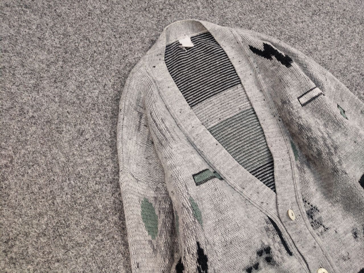 Japanese Brand Vintage 90's Japanese Style Knit Art Gray Pattern Cardigan Size US L / EU 52-54 / 3 - 7 Thumbnail