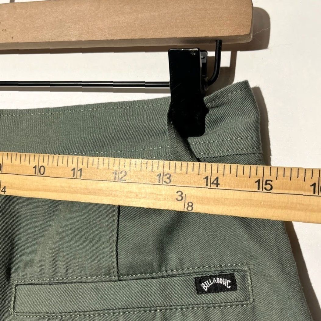 Billabong Billabong Mens Chino Shorts Green 28 Slim/Regular Rise Mid 10-12 in Cotton Blend Pocket Slash Front Zip Casual 2000s Retro Summer 28 Mens Size US 28 / EU 44 - 4 Thumbnail