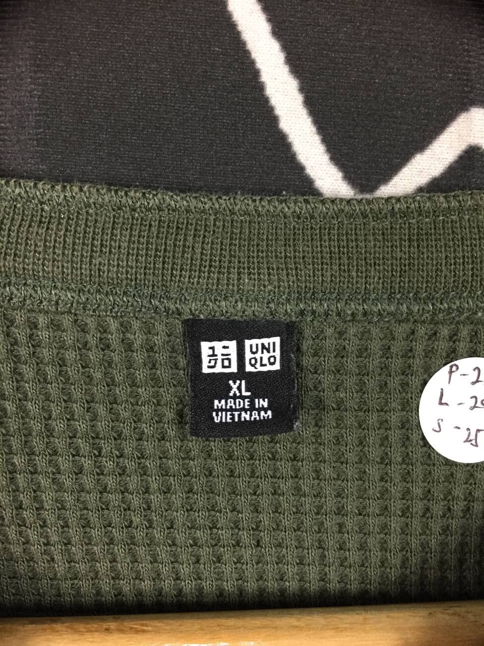 Uniqlo Uniqlo Thermal Waffle Knit Long Sleeve Henley Tee Size XL Size US XL / EU 56 / 4 - 10 Thumbnail