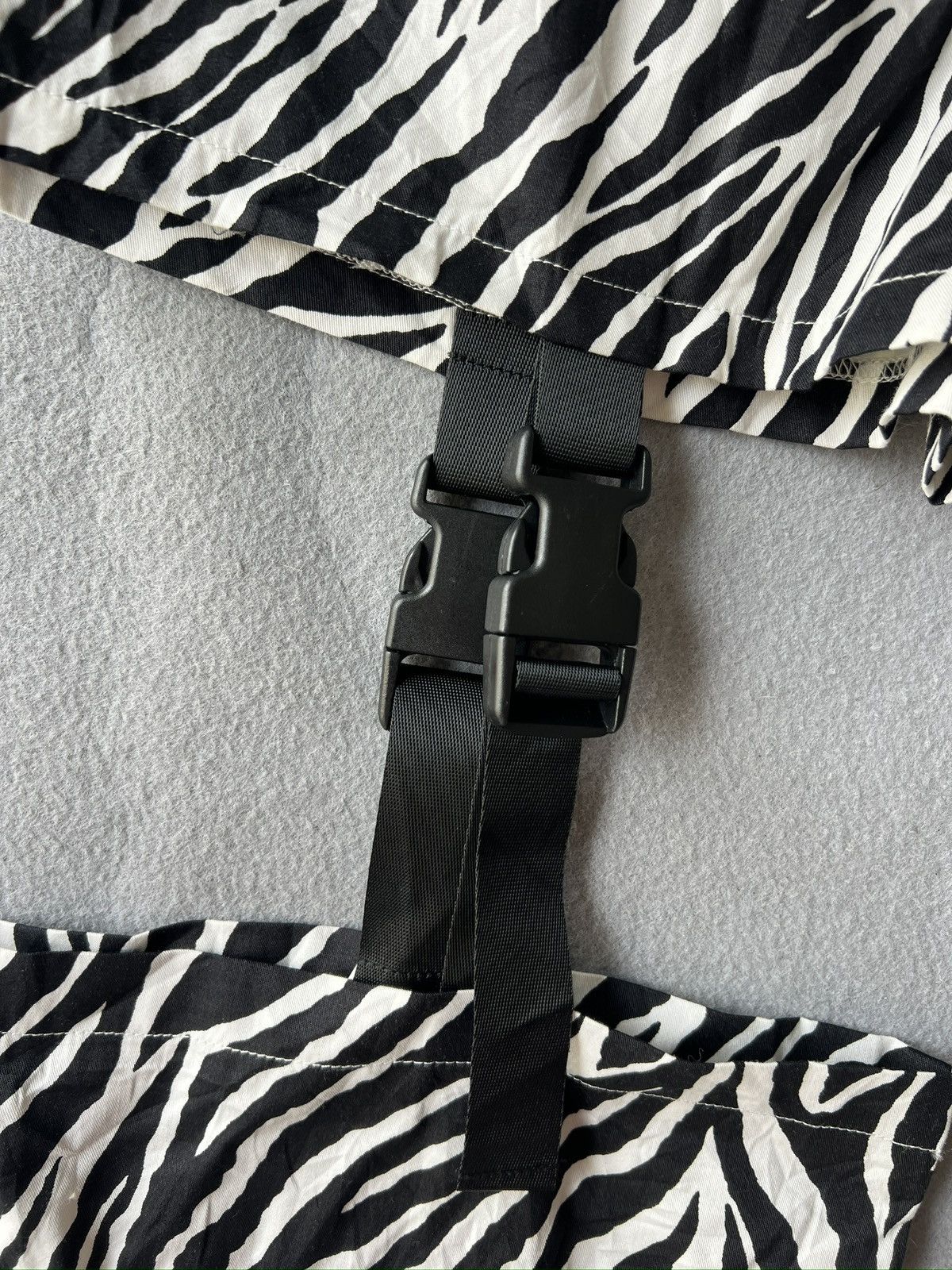 Japanese Brand 419. Zebra Print Short Pants x 1095 x Japanese Brand Size 28" / US 6 / IT 42 - 8 Thumbnail
