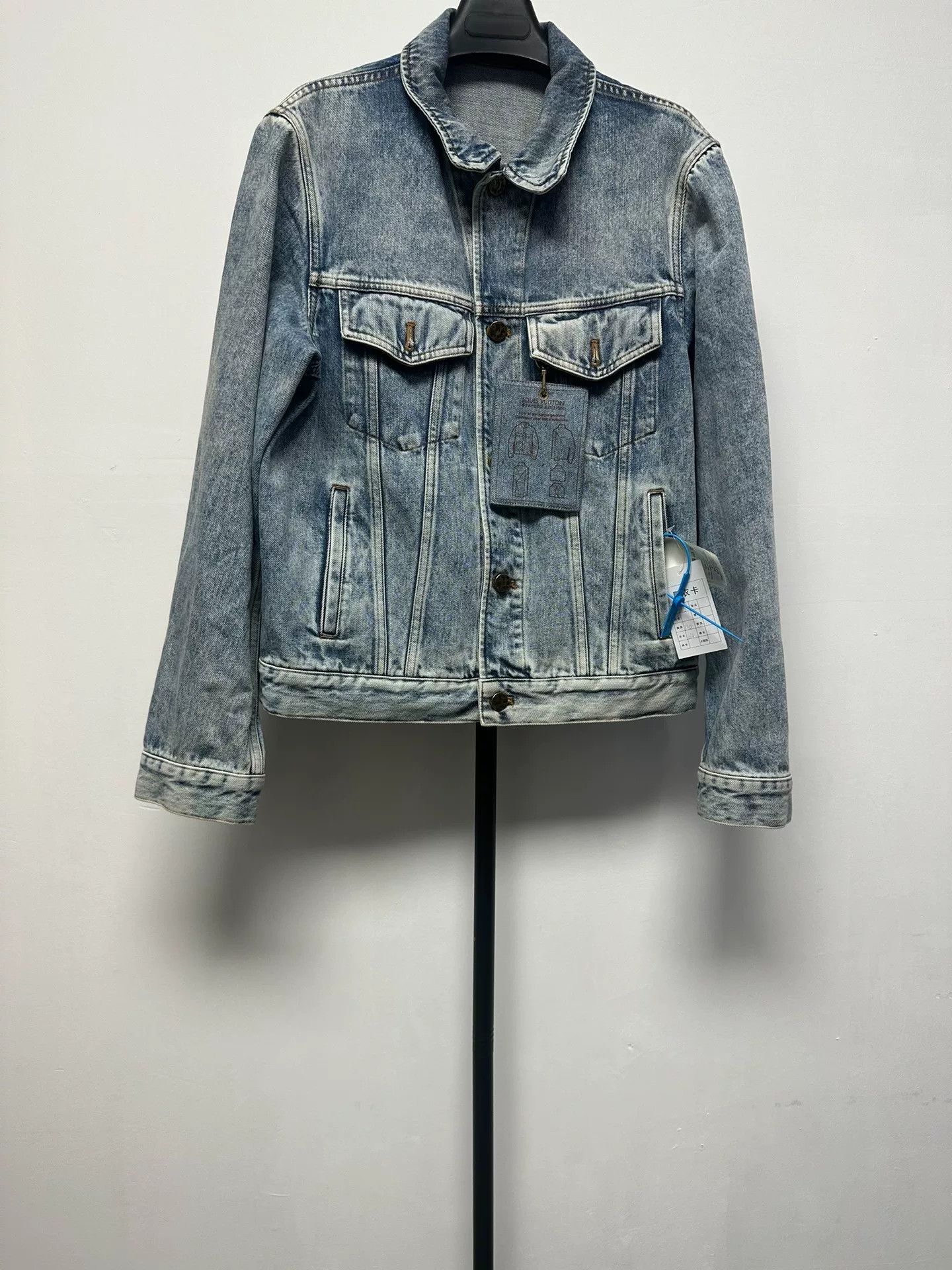 Louis Vuitton Louis Vuitton Washed Denim Jacket Blue Size US S / EU 44-46 / 1 - 1 Thumbnail