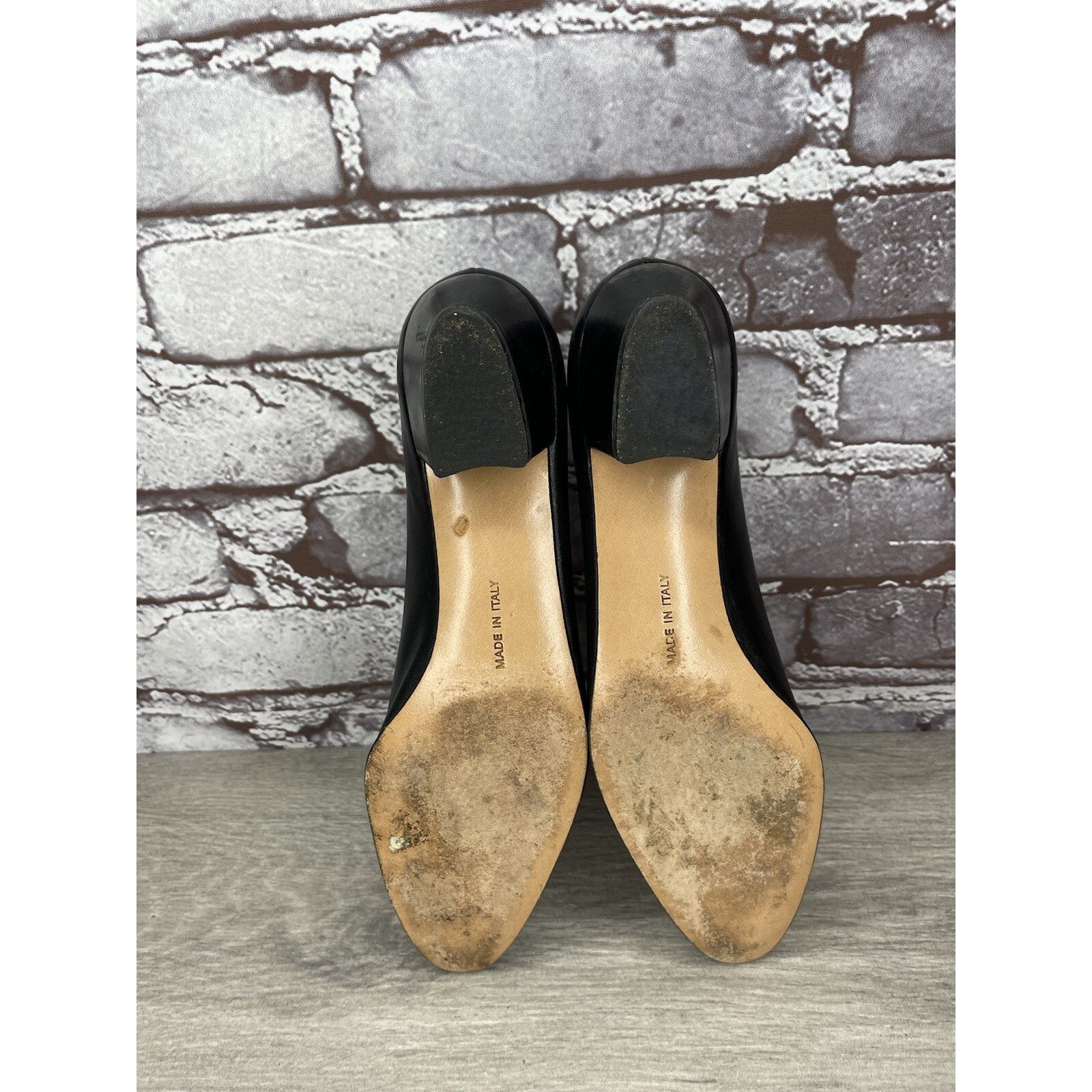 Salvatore Ferragamo Salvatore Ferragamo Black Leather Gold Bow Designer VTG Heel Size US 6 / IT 36 - 20 Thumbnail