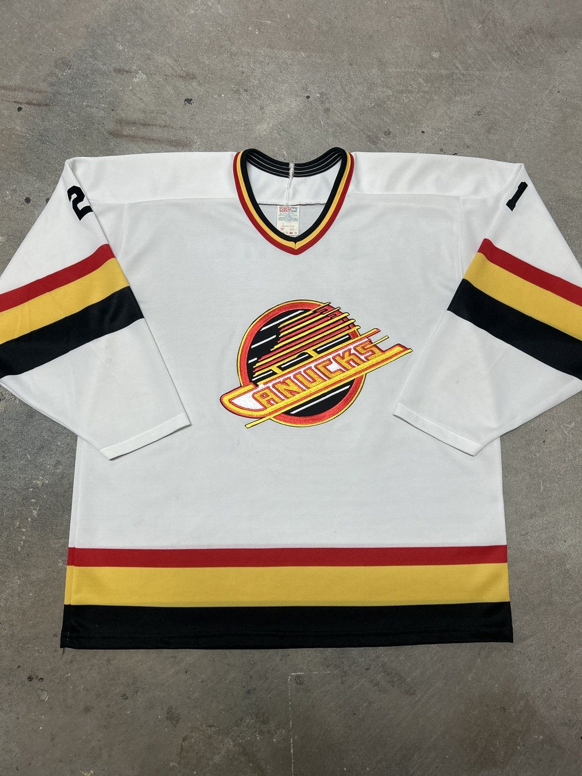 NHL Vintage 90s Vancouver Canucks Flying Skate Lumme Jersey Size US L / EU 52-54 / 3 - 1 Thumbnail