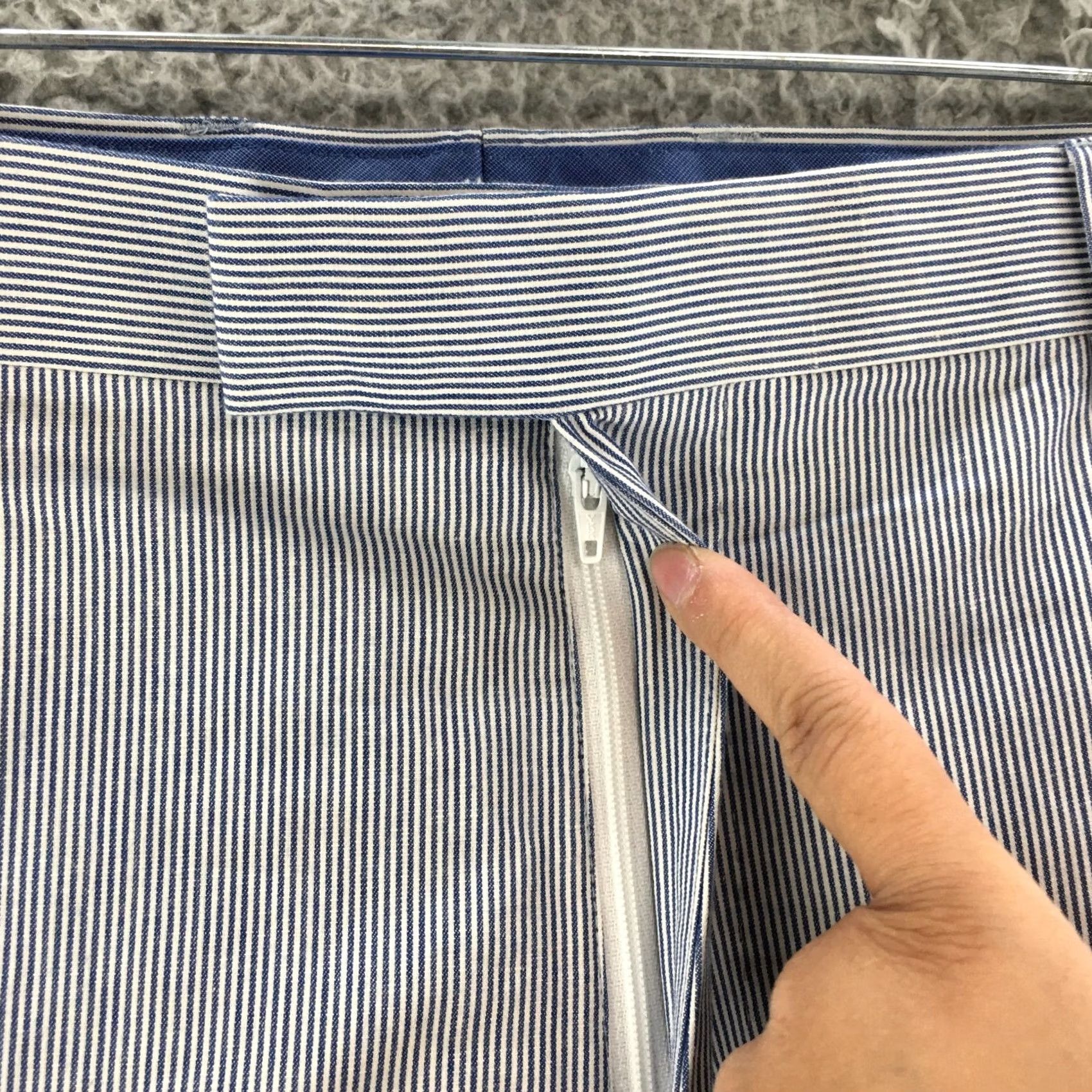 Banana Republic Banana Republic Dress Pants Slim Knit Trousers Womens 34/32 Blue Striped Straight Front Pockets Classic Casual Knit? Size 24" / US 00 / IT 34 - 4 Thumbnail