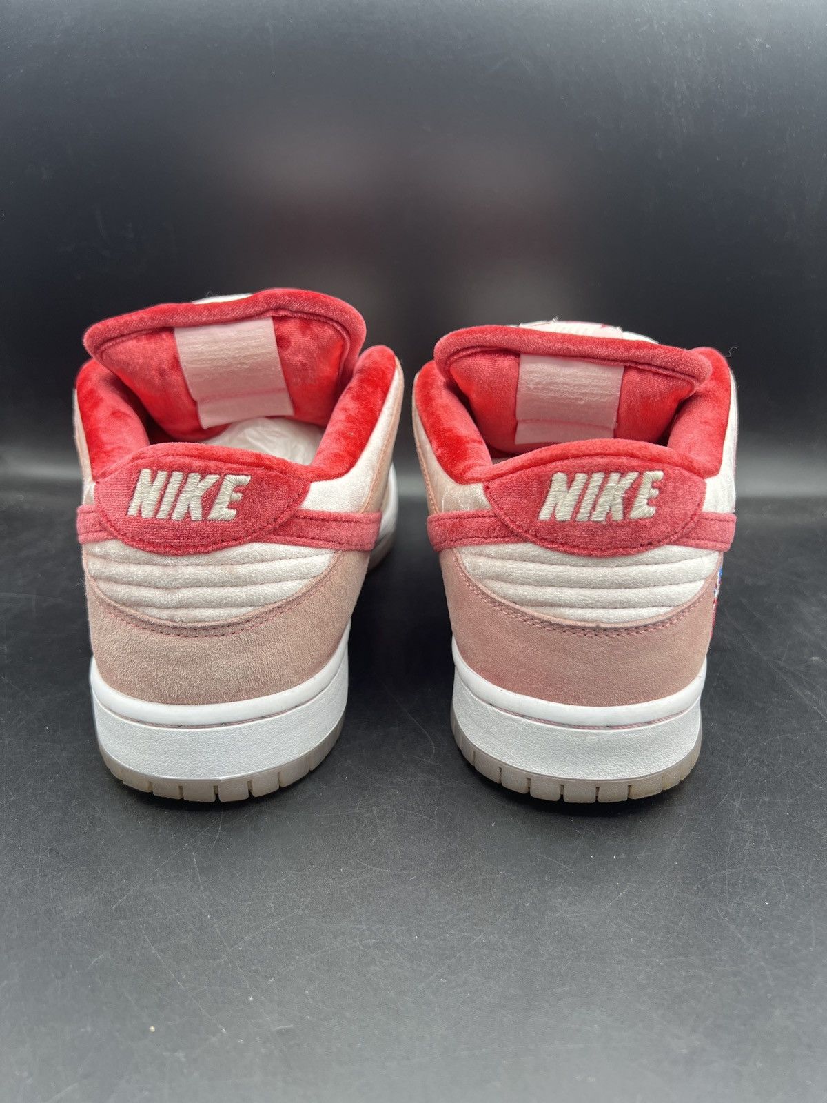 Nike Nike x StrangeLove SB Dunk Low 'Valentine's Day' Size 9 Size US 9 / EU 42 - 4 Thumbnail