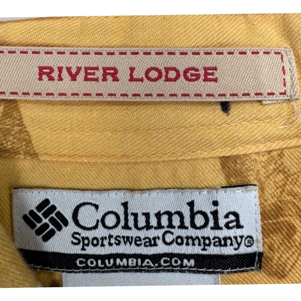 Vintage Columbia Button Up Shirt Mens Large Yellow All Over Fish Print River Lodge Short Sleeve Casual Breathable Lightweight Pockets Size US L / EU 52-54 / 3 - 4 Thumbnail