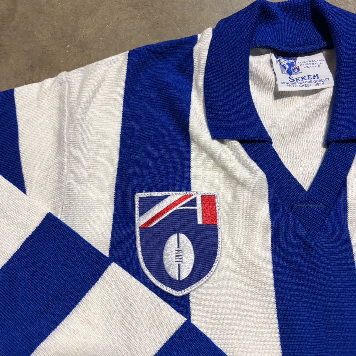 Vintage Vintage North Melbourne Kangaroos AFL Football Jersey Knit Size US L / EU 52-54 / 3 - 6 Thumbnail