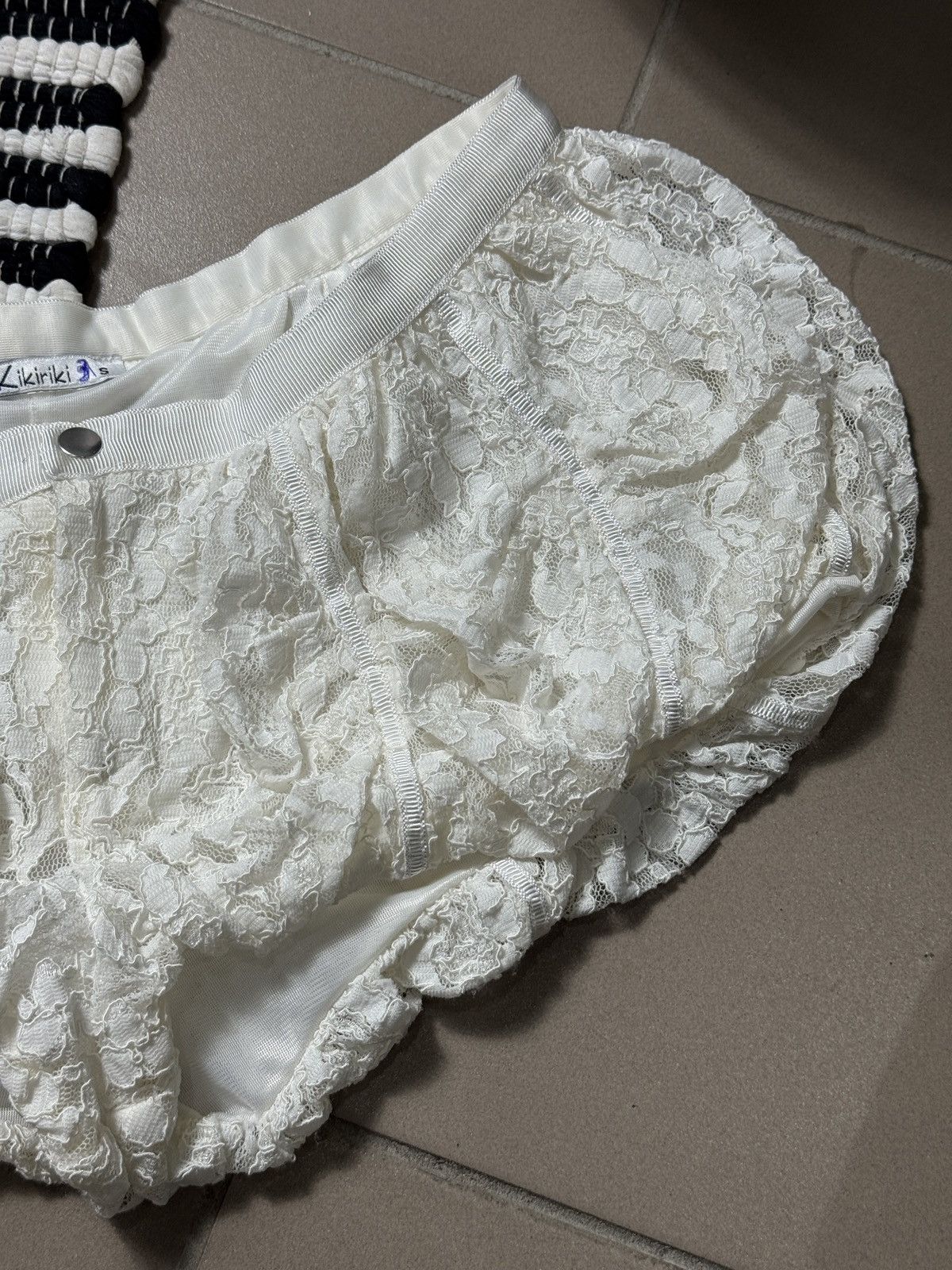 Other VINTAGE KIKIRIKI MASH BALLOON MINI LACE SHORTS Size 30" / US 8 / IT 44 - 3 Thumbnail