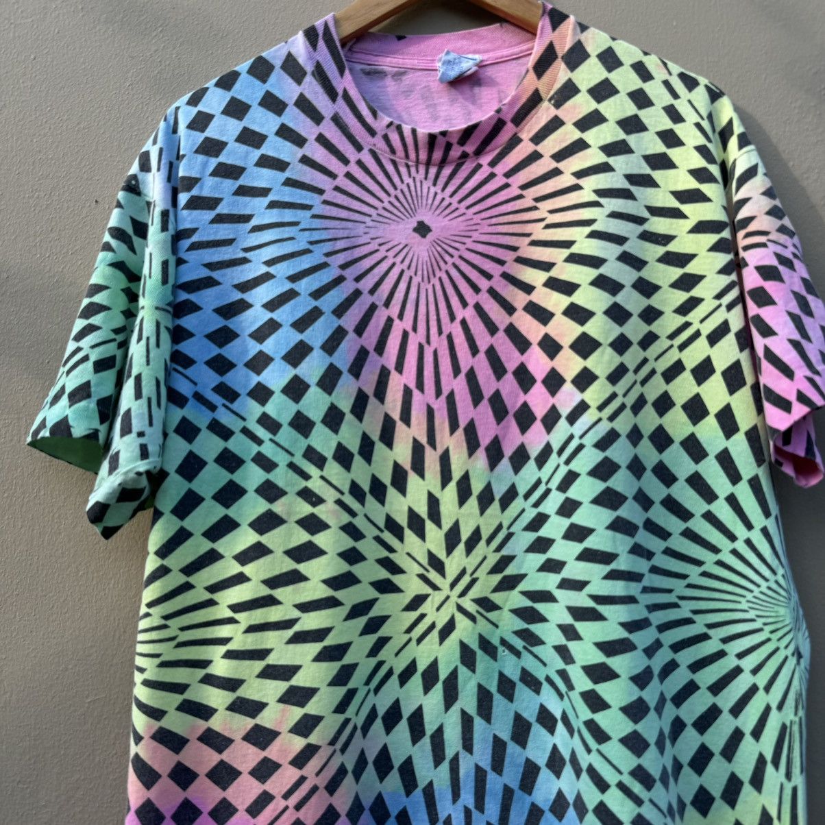 Vintage Vintage psychedelic 90s very rare tie dye tee Size US XL / EU 56 / 4 - 2 Thumbnail