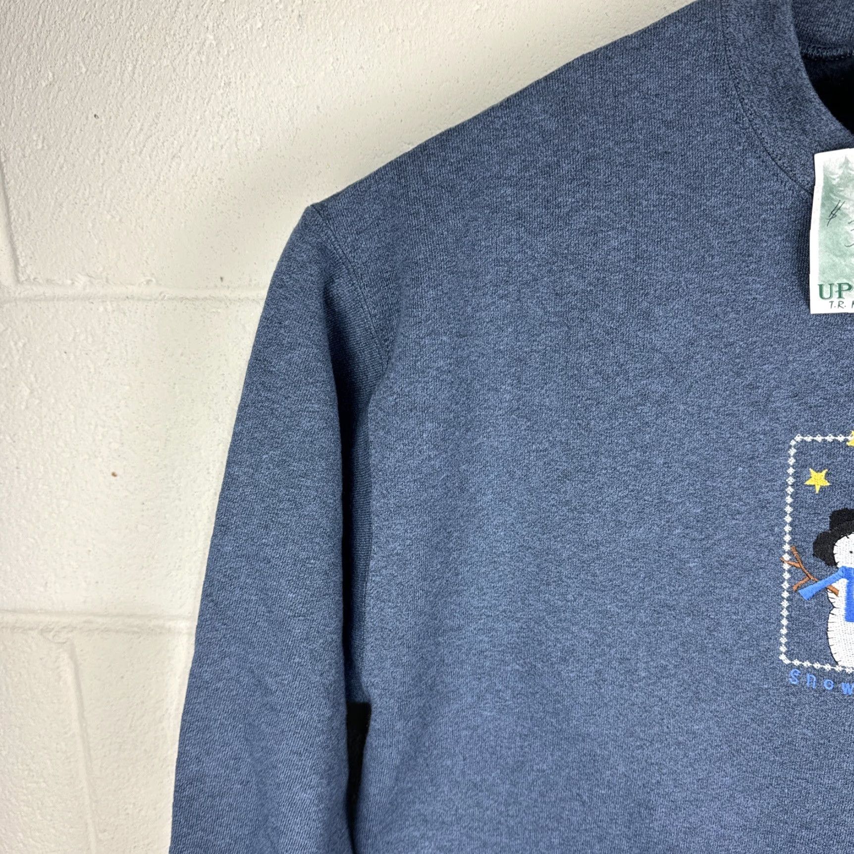 Vintage VINTAGE Lee Snow Happens Sweatshirt Gray L Adults Casual 1990s Winter Embroidered Snowman Grunge Men’s or Women’s Size US L / EU 52-54 / 3 - 7 Thumbnail