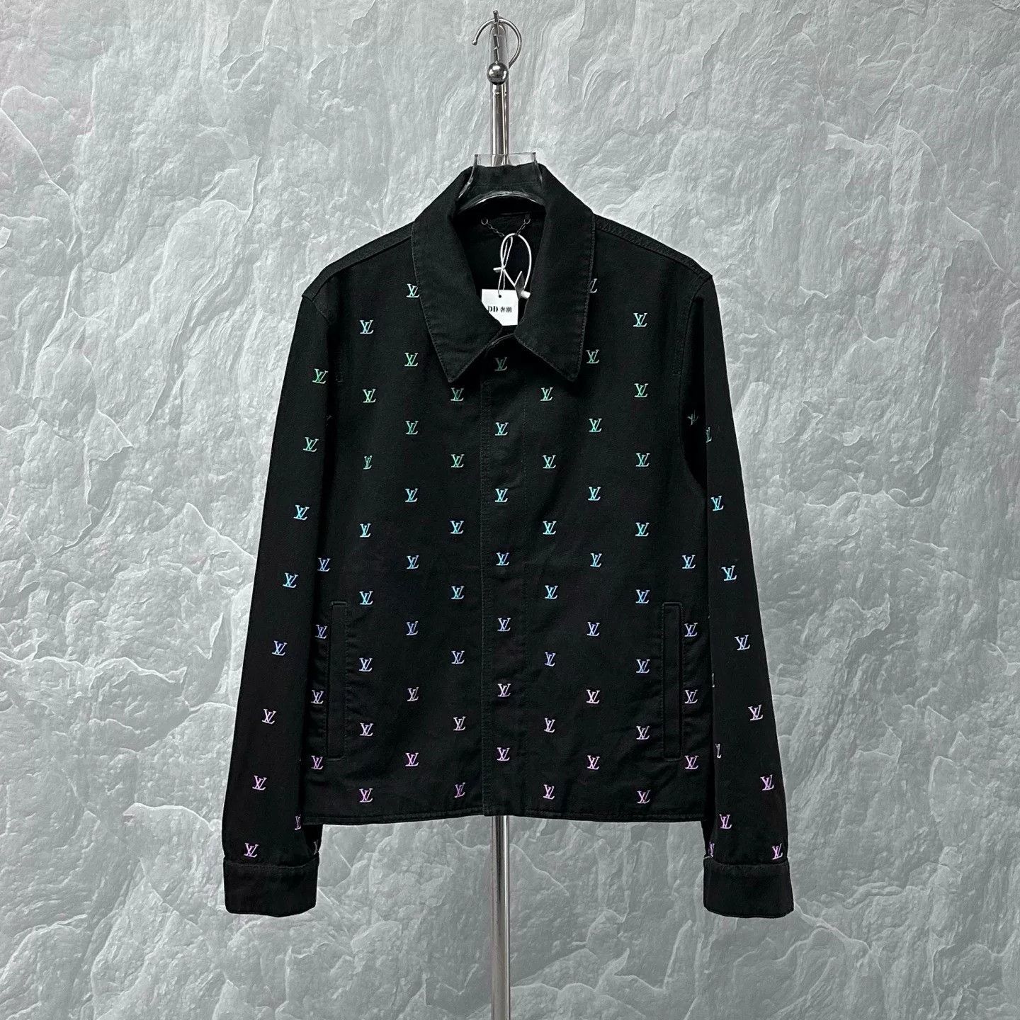 Louis Vuitton louis vuitton embroidered denim jacket for men Size US L / EU 52-54 / 3 - 1 Thumbnail