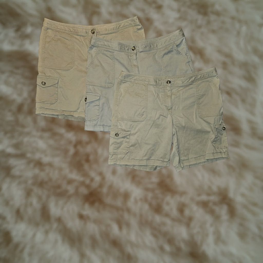 Vintage VINTAGE L.L. Bean Cargo Shorts Women's 20 Regular Favorite Fit Lot of 3 Beige Khaki Gray Shipping? Size 42" / US 20 - 1 Thumbnail
