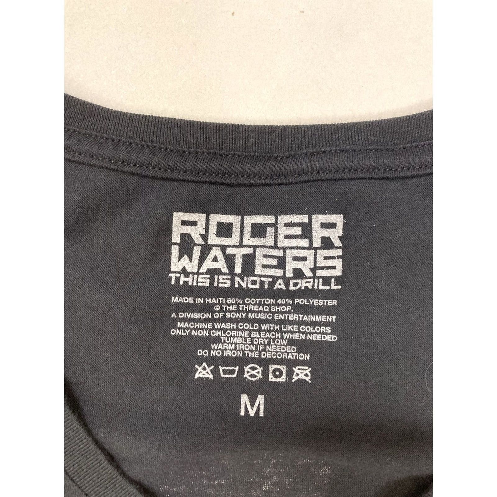 Vintage VINTAGE Roger Waters V-Neck Tour 2022 Graphic T-Shirt Women Small Short Sleeve Music Size S / US 4 / IT 40 - 4 Thumbnail