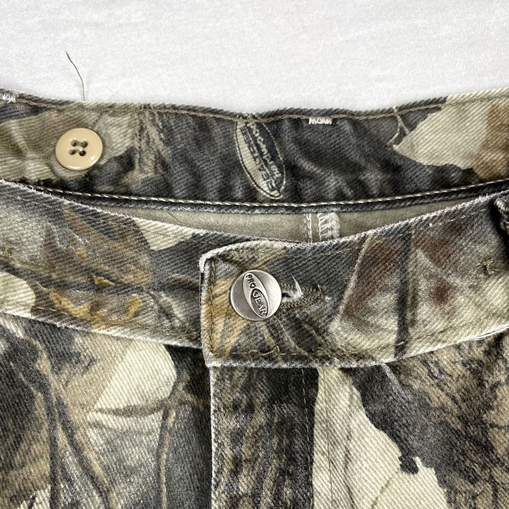 Wrangler VINTAGE Wrangler Pro Gear Pants Mens 40x30 RealTree Woodland Camo Brush Guard Hunting Jeans 5-Pocket Mens Green Camouflage Denim Cotton Wool? Size US 40 / EU 56 - 7 Thumbnail