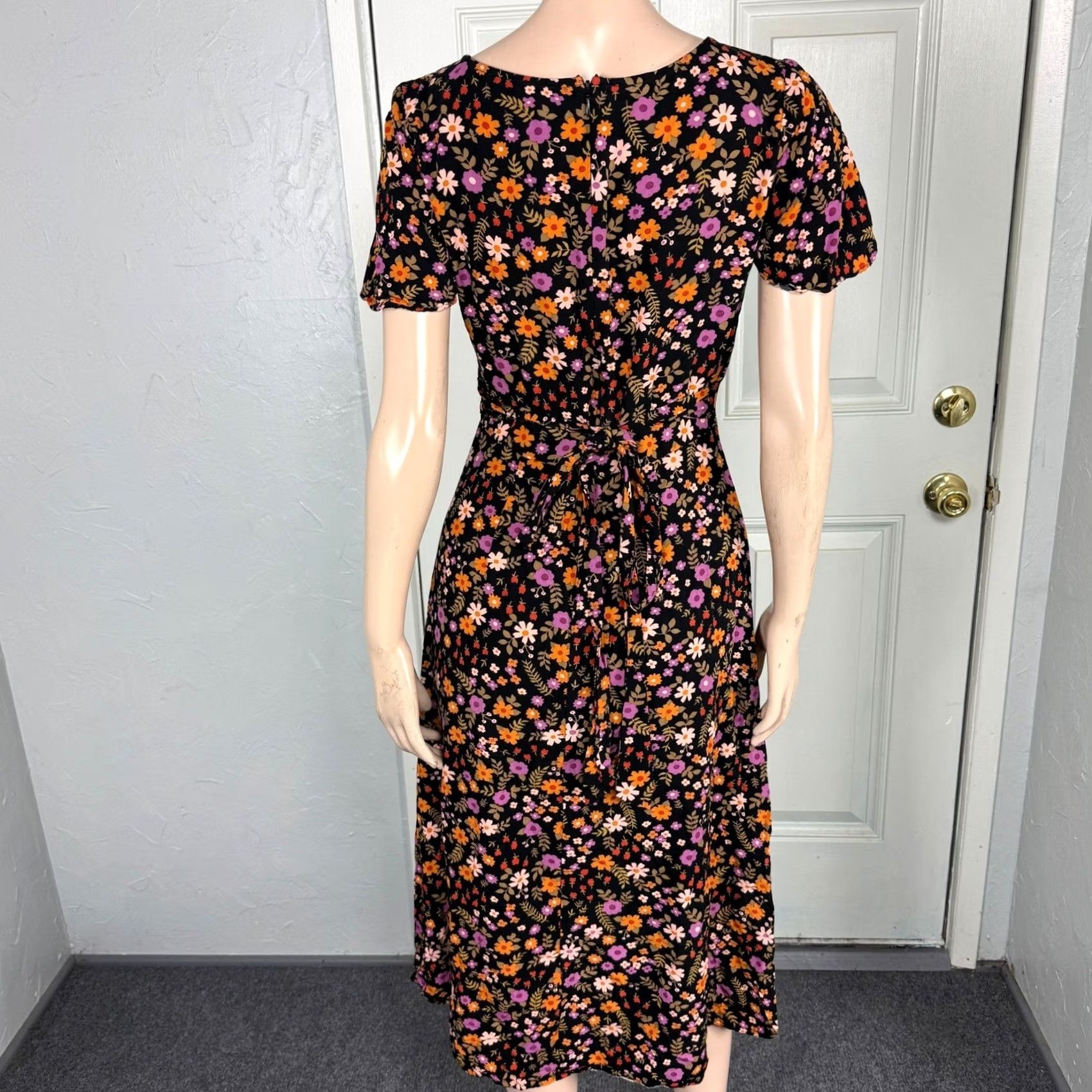 Vintage ModCloth Princess Highway Women's Dress 6 Floral Short Sleeve Rayon Tie Midi Dress Black, Scoop Neck, 3/4 Sleeve, Vintage? No, Casual, Midi, F29 Size 28" / US 6 / IT 42 - 4 Thumbnail