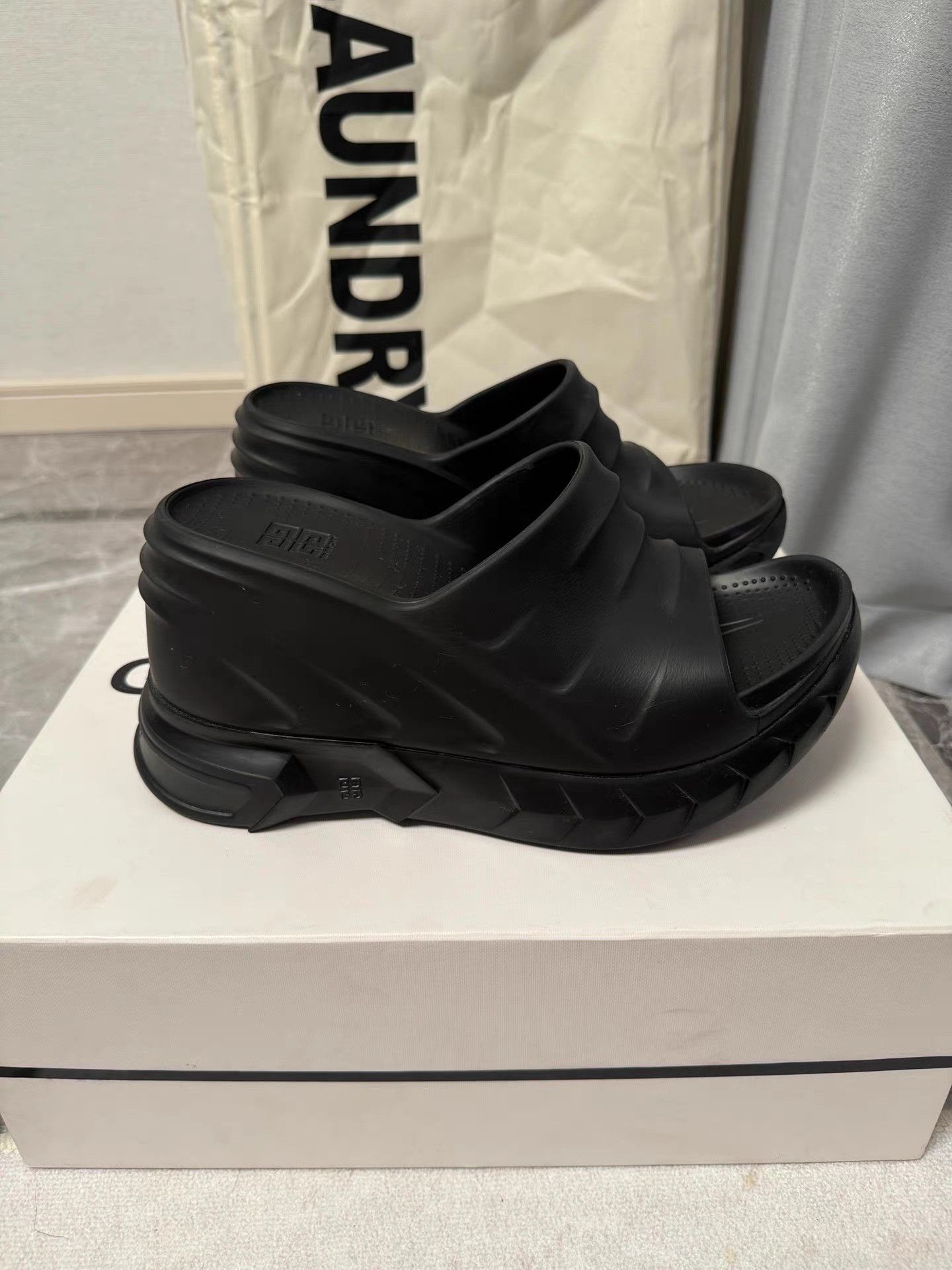 Givenchy Givenchy Marshmallow Slides K6 Size US 9 / IT 39 - 3 Thumbnail