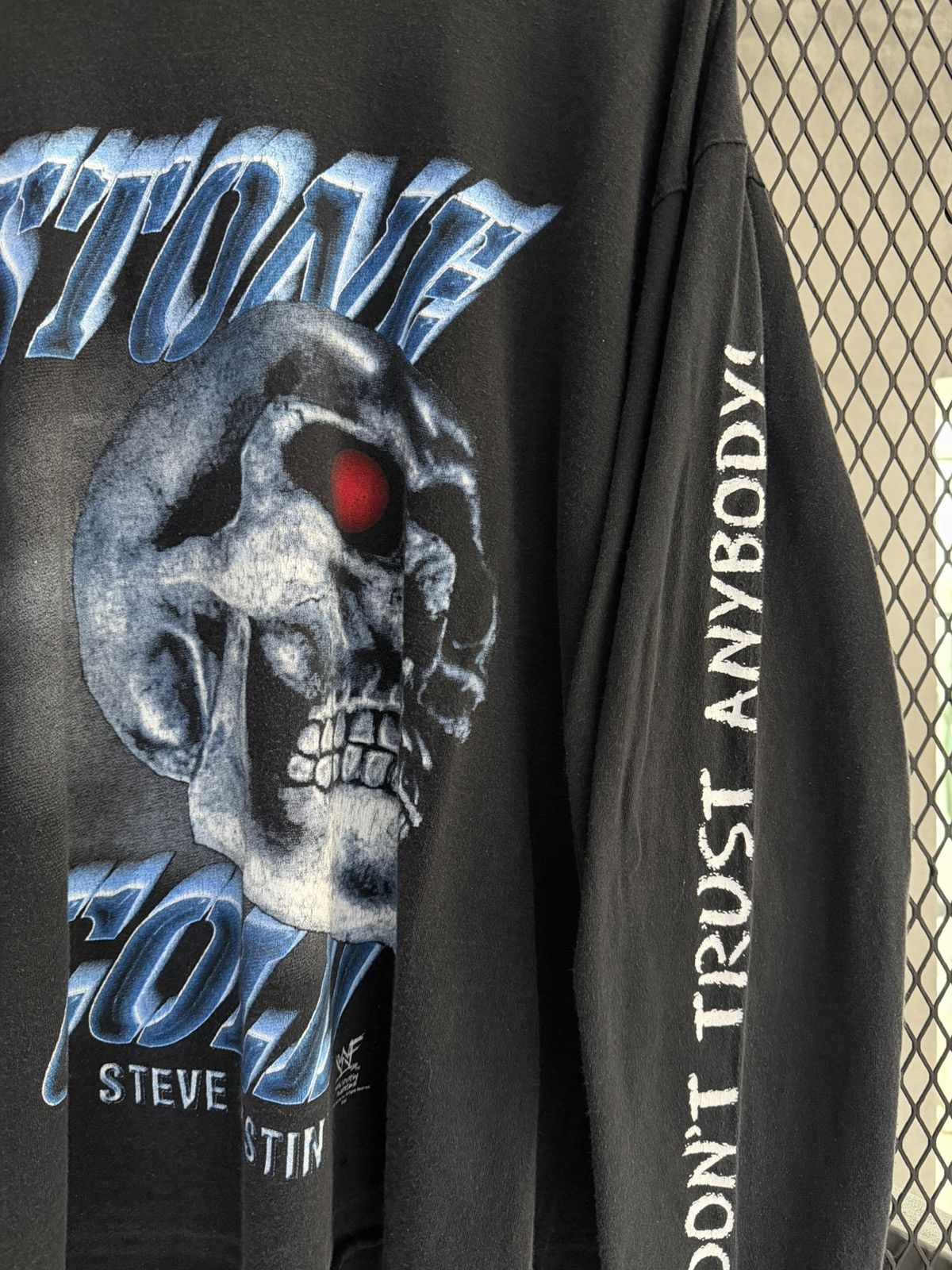 WWF Vintage 1998 Stone Cold Dont Trust Anybody LS Size US XL / EU 56 / 4 - 3 Thumbnail