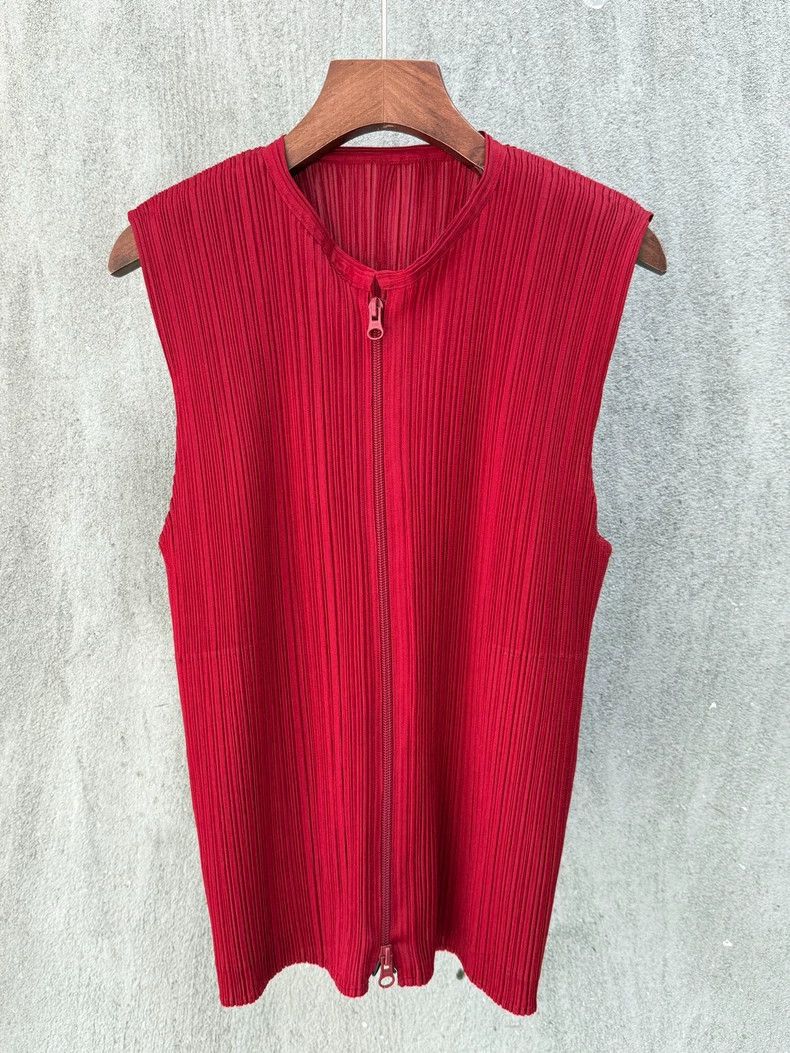 Issey Miyake Issey Miyake Red pleated vest Size L / US 10 / IT 46 - 1 Thumbnail