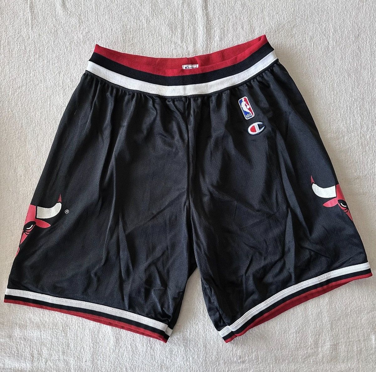 Champion Chicago Bulls Black Champion Shorts NBA 36/38 L NO Pocket Size US 36 / EU 52 - 1 Thumbnail