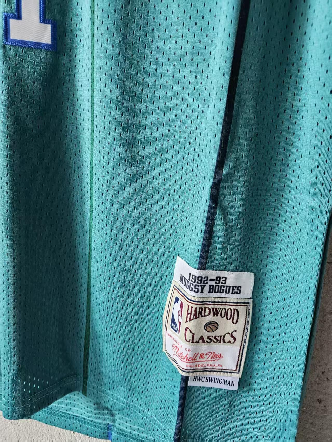 NBA Charlotte Hornets 1 Tyrone Bogues Jersey Size US S / EU 44-46 / 1 - 3 Thumbnail