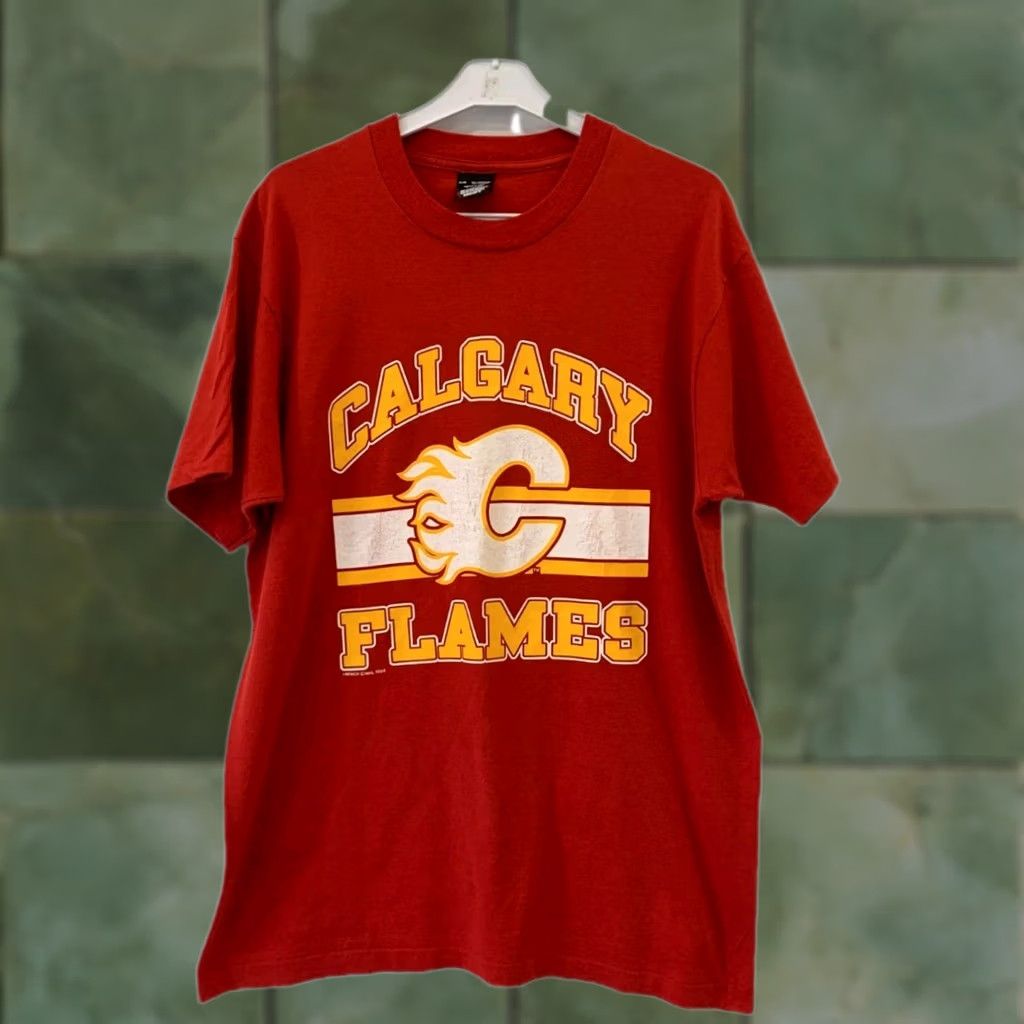Vintage VINTAGE Calgary Flames T-Shirt XL Red Screen Stars Best 1988 NHL Trench Mens Graphic Hockey Tee Size US XL / EU 56 / 4 - 1 Thumbnail