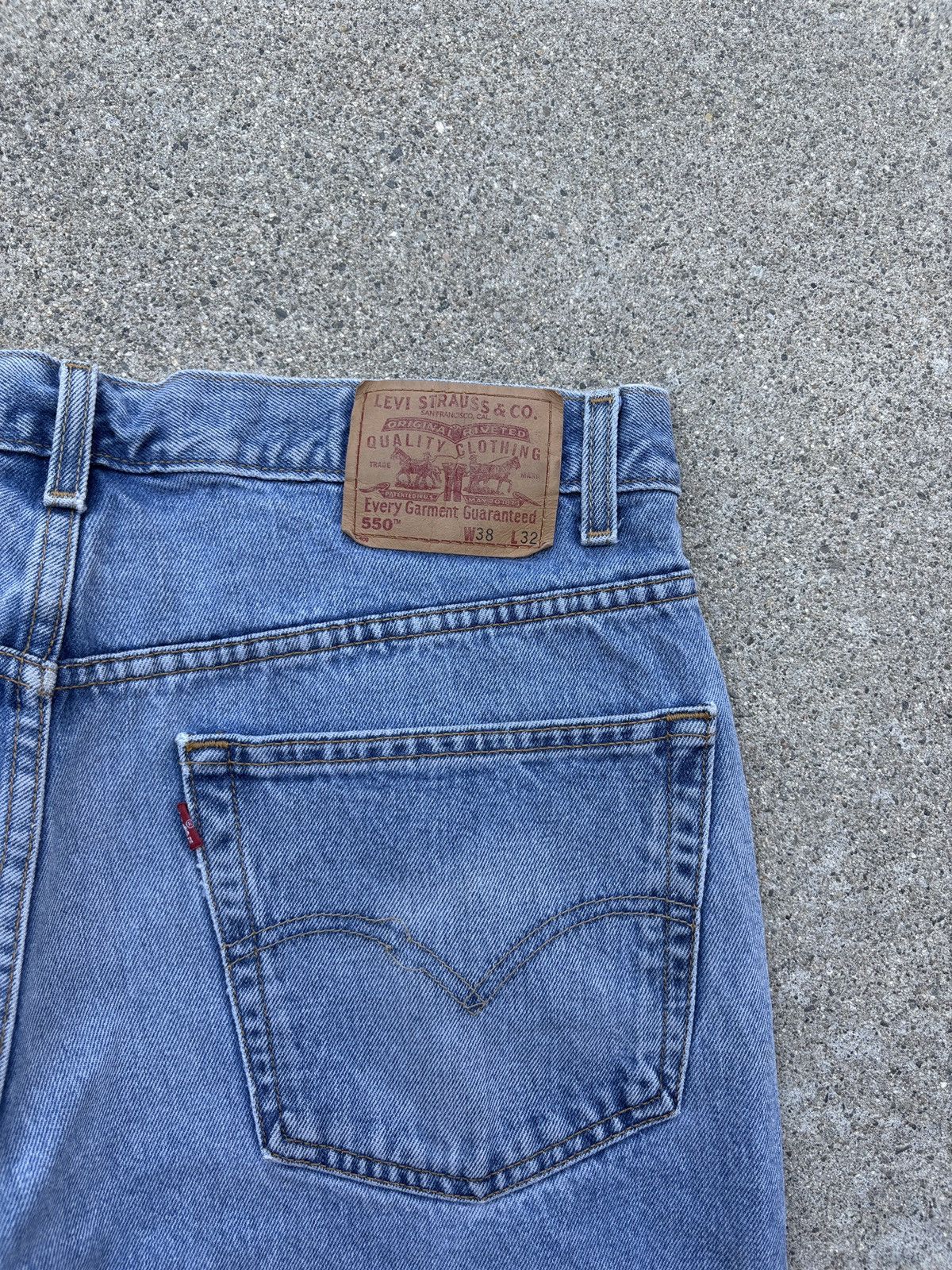 Levi's Vintage 2002 L. Indigo Levi’s 550 Relaxed Fit Jeans Size 38 Size US 36 / EU 52 - 3 Thumbnail