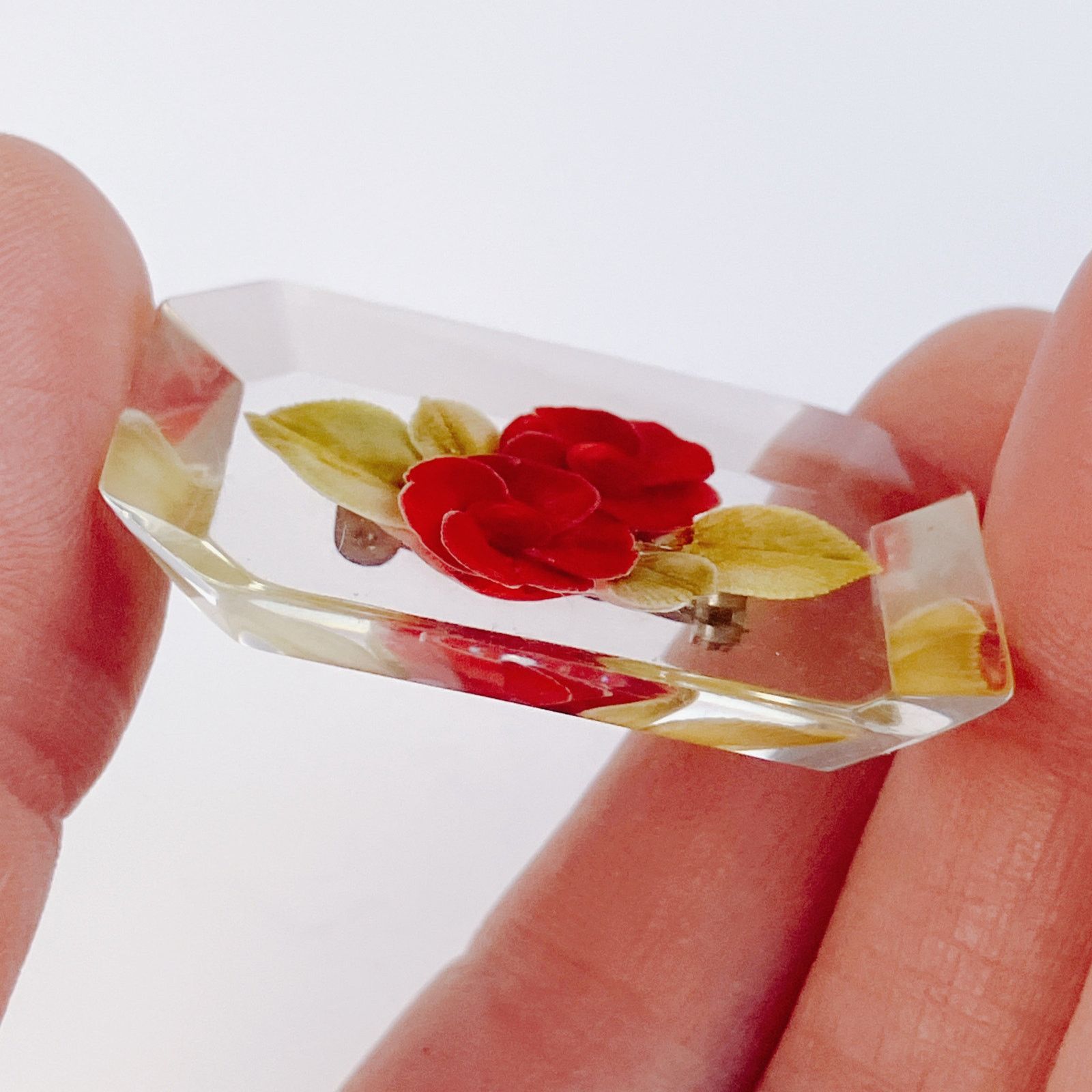 Vintage Vintage 1940s Reverse Carved Lucite Floral Brooch Red Roses Size ONE SIZE - 5 Thumbnail