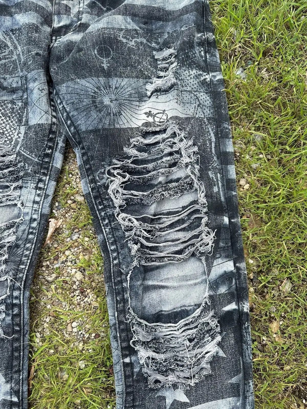 Tornado Mart STEALS🔥SWITCH REMARKABLE JEANS RIPPED FULL PRINT DENIM PANTS Size US 32 / EU 48 - 4 Thumbnail