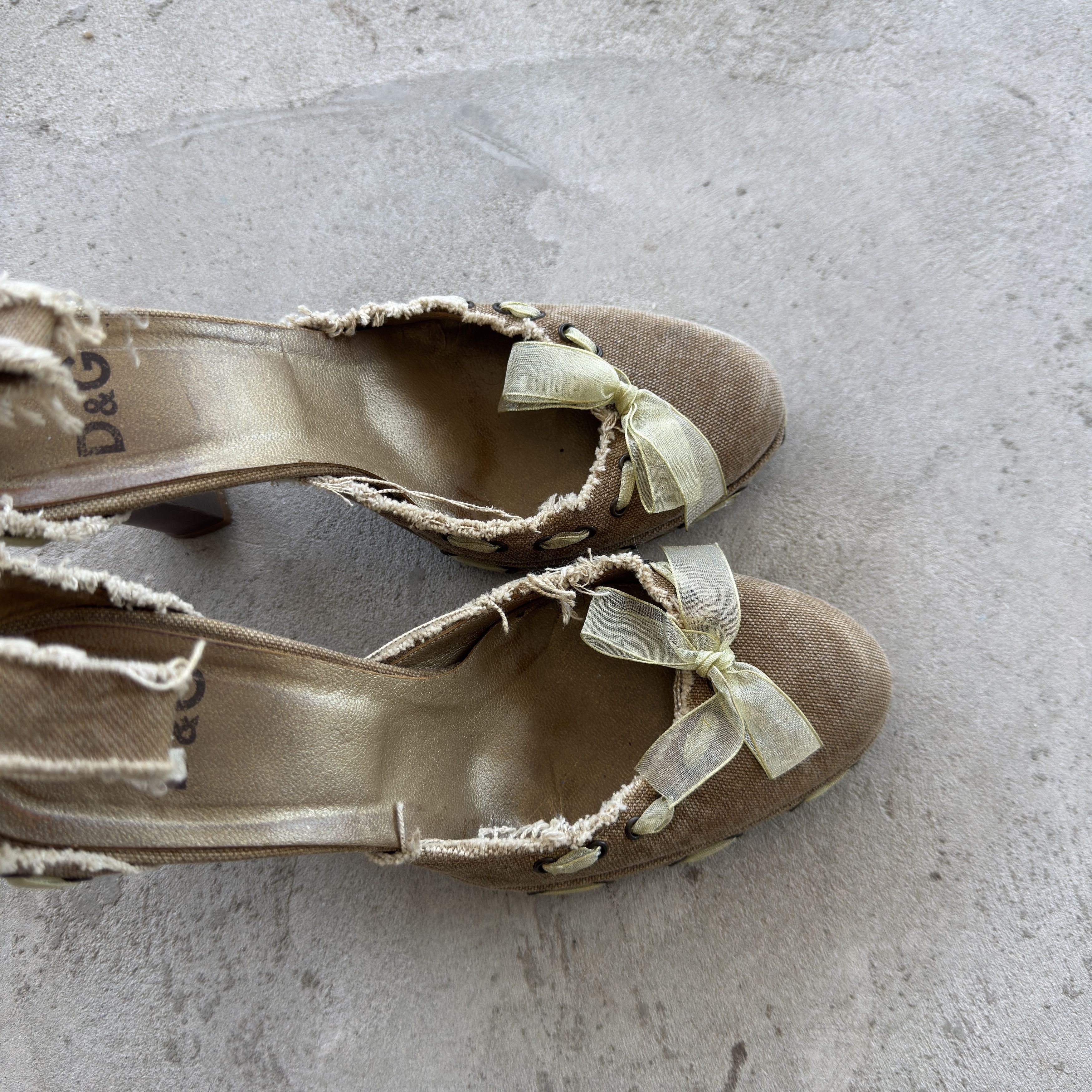 Dolce & Gabbana Vintage D&G Dolce Gabbana Tan Canvas Bow Heels Size 37 Size US 7 / IT 37 - 5 Thumbnail