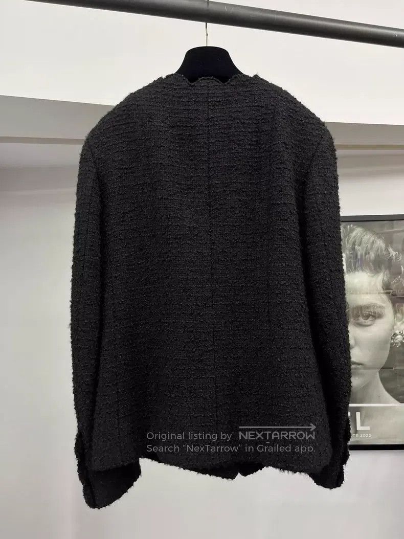 Chanel Chanel Black gold-buttoned jacket with wavy edges Size XS / US 0-2 / IT 36-38 - 3 Thumbnail