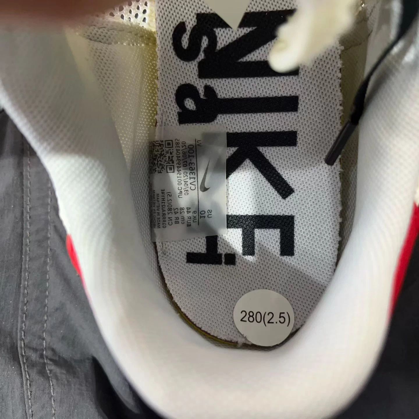 Nike Sacai x Nike VaporWaffle White/Grey 44 Worn Once Boxed Size US 10 / EU 43 - 7 Thumbnail