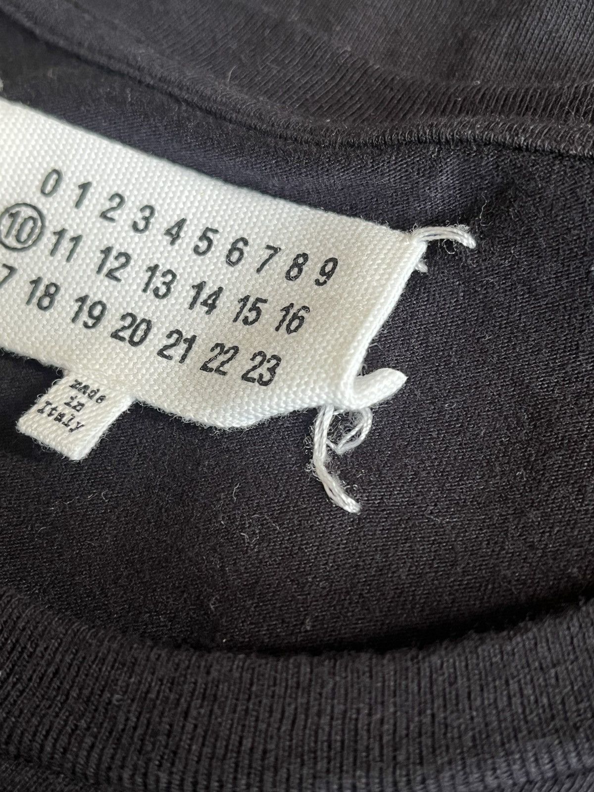 Maison Margiela Maison Margiela Painted Shoulder T-Shirt Black Size 50 Size US L / EU 52-54 / 3 - 5 Thumbnail