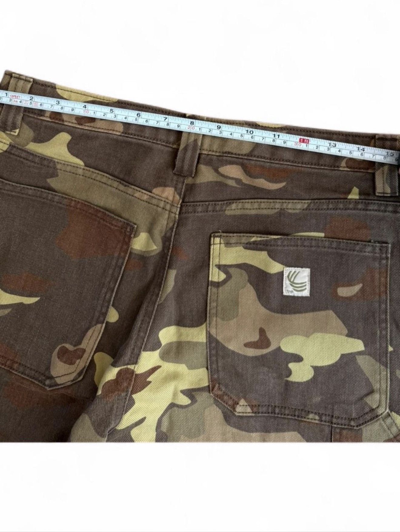 TNA Y2K camo cargo baggy jeans Aritzia TNA size 8 Size 30" / US 8 / IT 44 - 6 Thumbnail